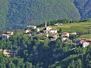 13 Salendo in Corna Bianca zoom su Miragolo San Marco, frazione di Zogno